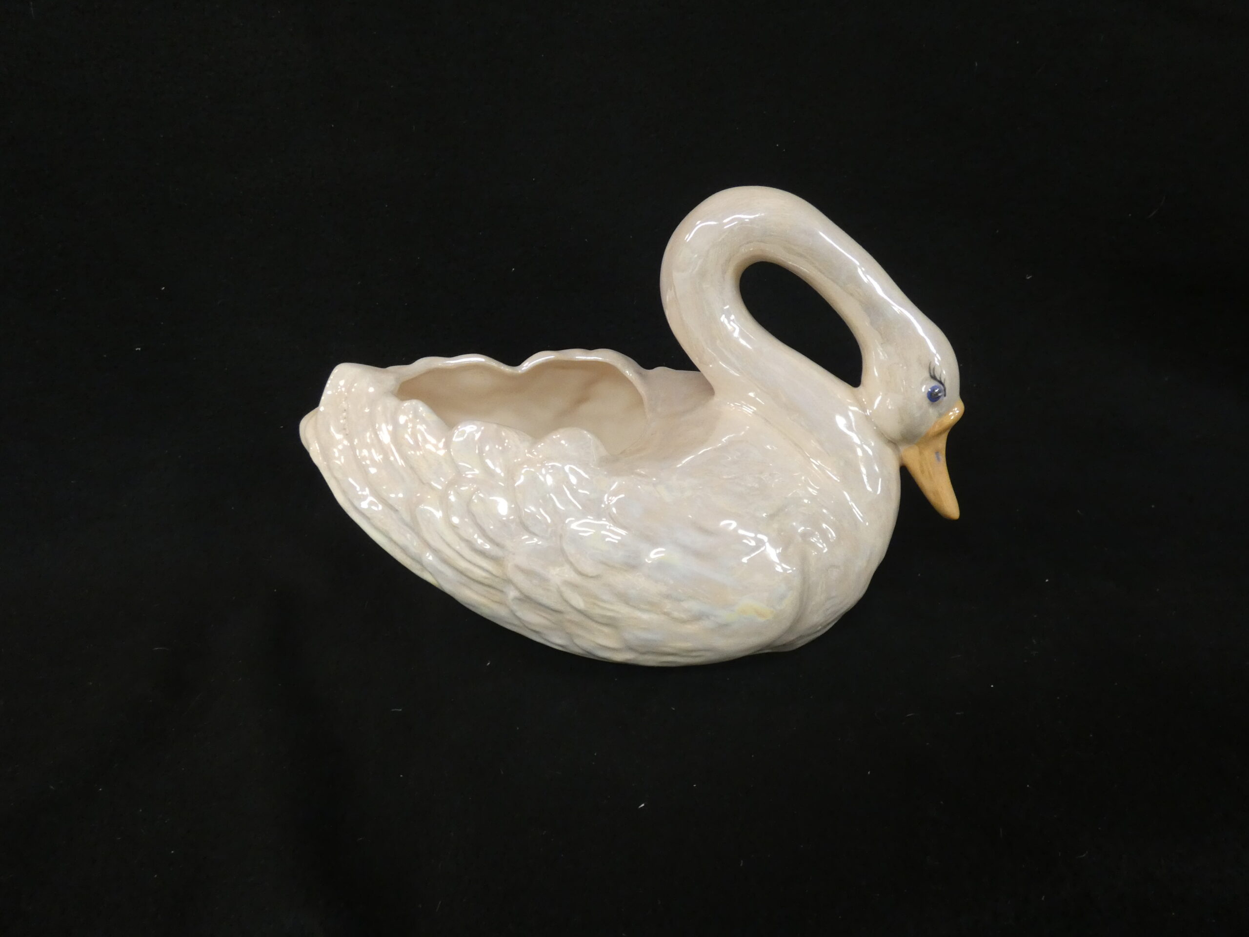 Swan Planter  Lg Feathers Up